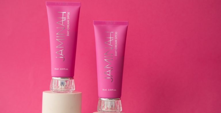 Read more about the article Why Using Sunscreen on Your Face Daily Is Important