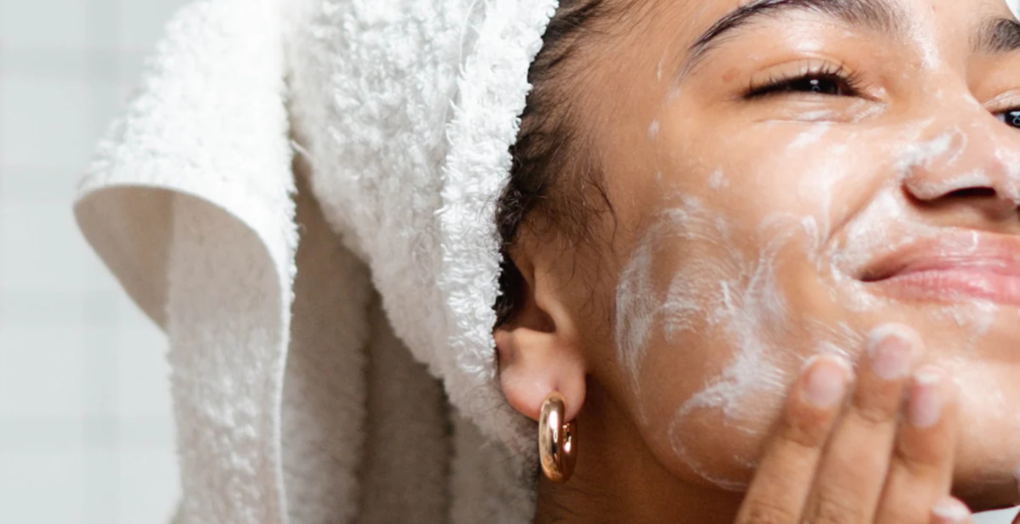 You are currently viewing Unlocking the Secret to Radiant Skin: The Importance of Using a Facial Cleanser